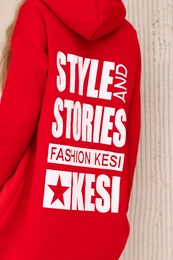 Reinforced sweatshirt with a long back and hood in red