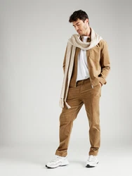 ABOUT YOU x Jaime Lorente Hose 'Caspar' karamell