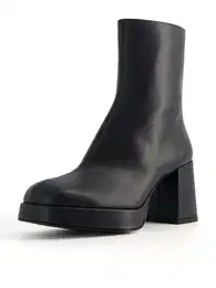 Nízké kozačky černá