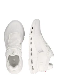 On Sneaker 'Cloudnova 2' weiß