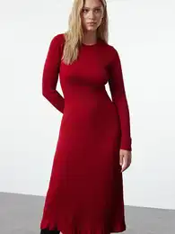 Úpletové šaty tmavě červená