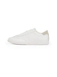 Sneaker wei