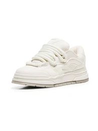 Sneaker wei