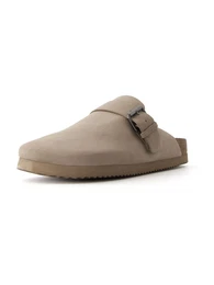 Clogs sand