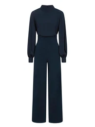 Overal tmavě modrá