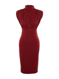 Pouzdrové šaty burgundská červeň