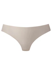 Tanga gaćice nude