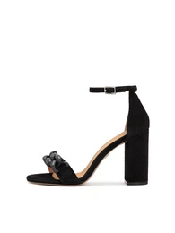 Páskové sandály černá