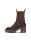 Gumene gležnjače u vinsko crvenoj image