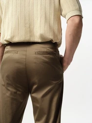 ABOUT YOU x Jaime Lorente Hose 'Timur' oliv