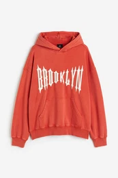 H&M Bedruckter Hoodie in Oversized Fit Rot/Brooklyn, Hoodies Größe XS. Farbe: Red/brooklyn
