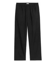 Arket Hose mit Kordelzug Schwarz, Chinohosen in Größe 46. Farbe: Black