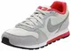 Nike Md Runner 2, Herren Gymnastikschuhe, Beige (light bone/matte silver-action red-white), 43 EU