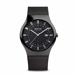 Herren Analog Solar Collection Armbanduhr mit Edelstahl Armband und Saphirglas