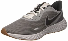 Herren Revolution 5 Sneaker, Schwarz Smoke Grey Dk Smoke Grey Photon Dust Mtlc Copper Gum Med Brown, 43 EU