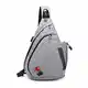 FANDARE Leicht Brusttasche Sling Rucksack Schultertasche mit USB Chest Bag Crossbody Umhängetasche Sporttasche für Herren Damen Junge Mädchen Reise Crossover Daypack Wandern Bergsteigen Polyester Grau