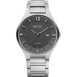 Herren Analog Solar Collection Armbanduhr mit Titan Armband und Saphirglas
