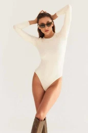 Body bela barva