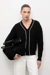 Pulover s kamirjem in svilo