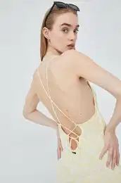 Obleka rumena barva,