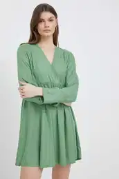 Obleka zelena barva
