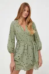 Obleka zelena barva