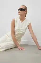 Obleka rumena barva