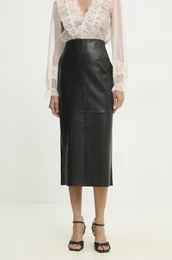 Usnjeno krilo rna barva