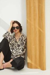 Bluza s primesjo lana be barva