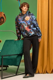 Pulover enska, rna barva, s kapuco