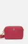 Tommy Hilfiger Torbice za mobilne telefone za dame image