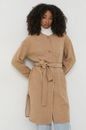 Volnen pla rjava barva