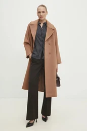 Volnen pla rjava barva