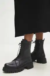 Usnjeni nizki kornji enski, rna barva