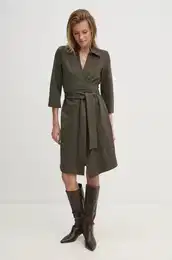 Obleka zelena barva