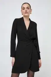 Obleka rna barva