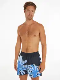 Badeshorts MEDIUM DRAWSTRING PLACED , Herren, Gr. XXL (56), N-Gr, blau (desert sky), Polyester, SWIMWEAR, bedruckt, casual, Badehosen, mit Palmenprint