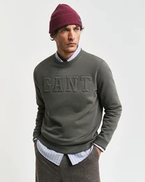 Sweatshirt EMBOSSED C-NECK SWEAT Gr. S, grn (dark earthy green) Herren Sweatshirts eine erhabene -Grafikprgung auf der Brust