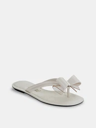 Cream flip-flops with Cartago bow