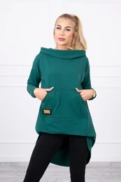 Sweatshirt with a long back and a green hood