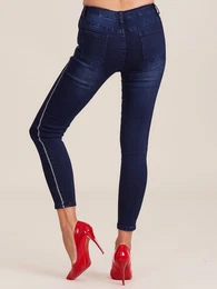 Tmav modr dny s pruhy