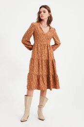 Camel Petite Flounce tkana obleka