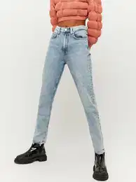 Light blue cropped straight fit jeans - Women