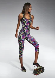 REVEL 70 sports leggings shaping the body with a 3/4 leg