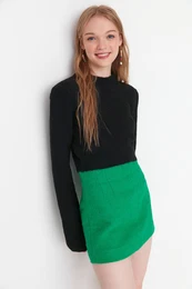 Black Crop mehki teksturirani pulover za pletenine