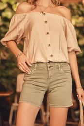 Khaki shorts with high waist