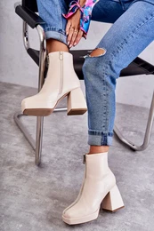 enski glenarji Kesi Carrera