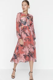 vebarvni ovratnik Podrobna veerna obleka