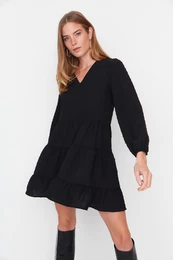 Black Mini tkana iroka kroja, teksturirana obleka Ruffles
