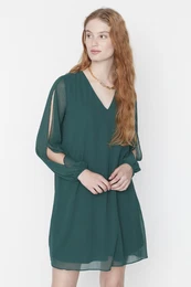 smaragdno zelena mini chiffon podloena tkana tkana obleka